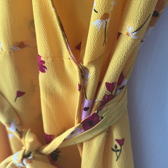 DIVIDED H&M Yellow Floral Wrap Dress - Picture 5 of 10